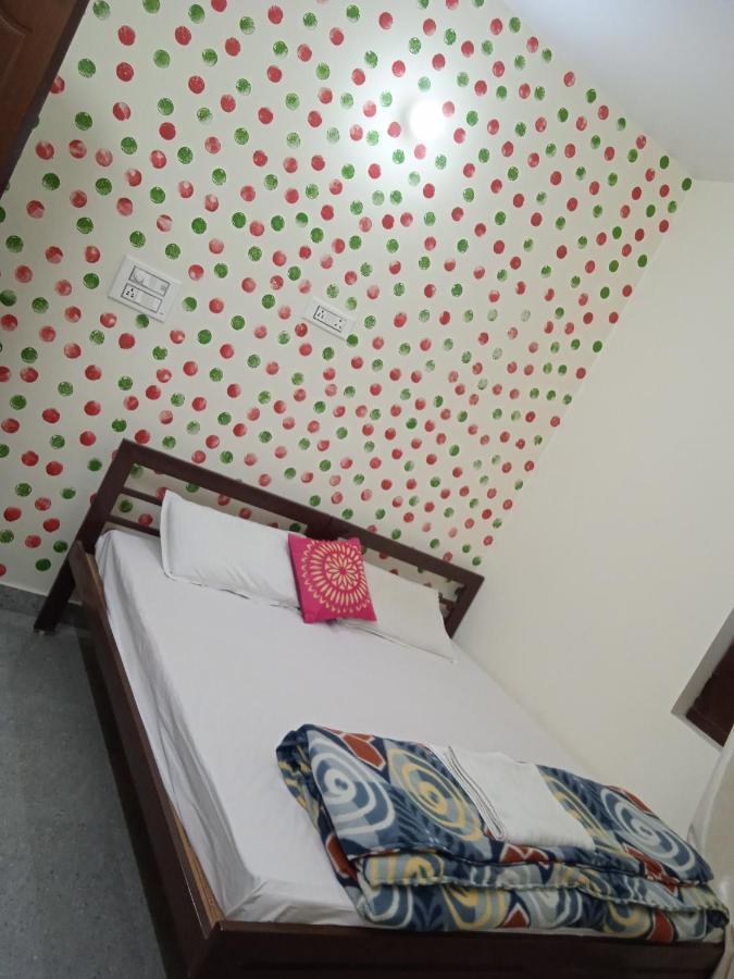 Triple1 Hostel & Homestay Рішикеш Екстер'єр фото