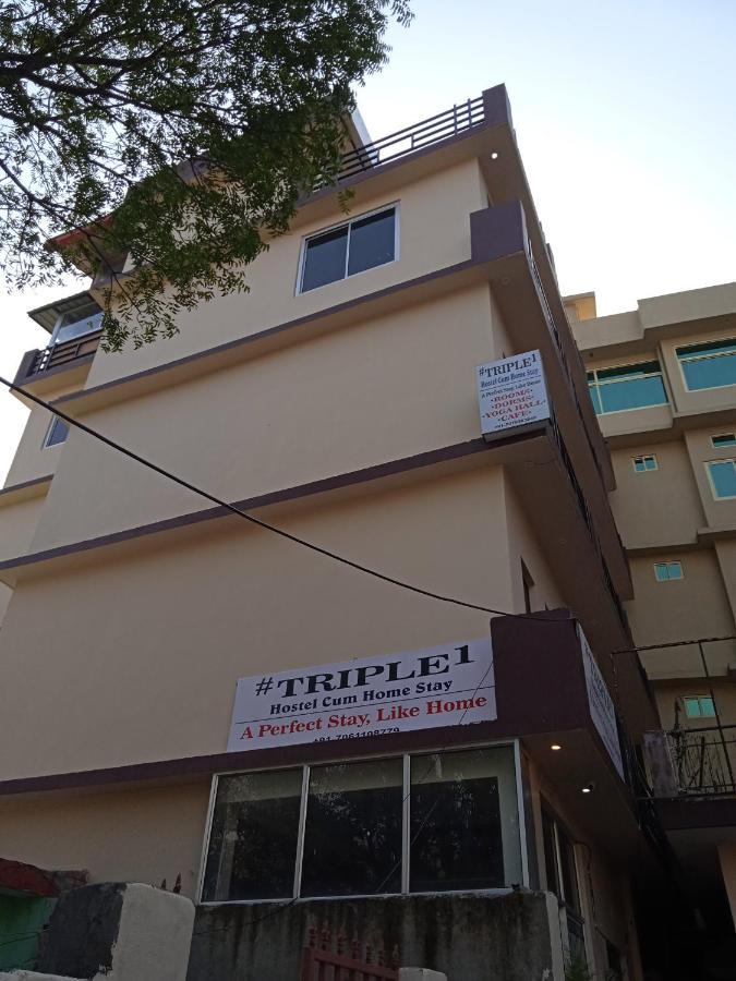 Triple1 Hostel & Homestay Рішикеш Екстер'єр фото
