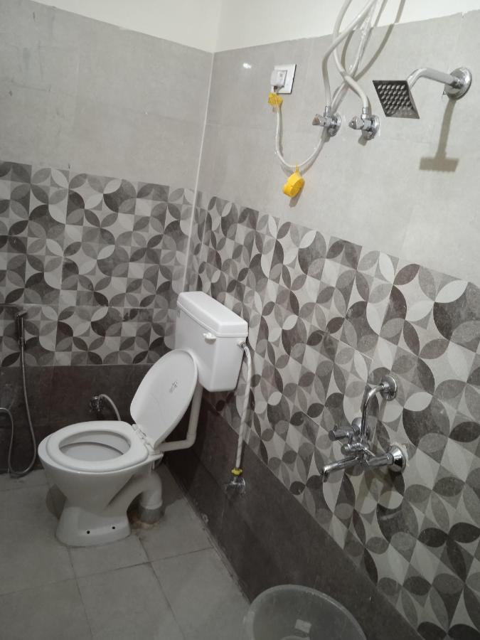 Triple1 Hostel & Homestay Рішикеш Екстер'єр фото