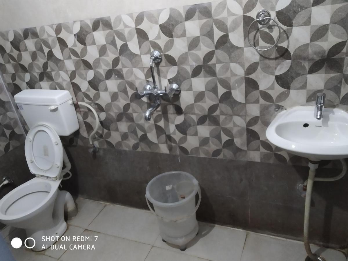 Triple1 Hostel & Homestay Рішикеш Екстер'єр фото